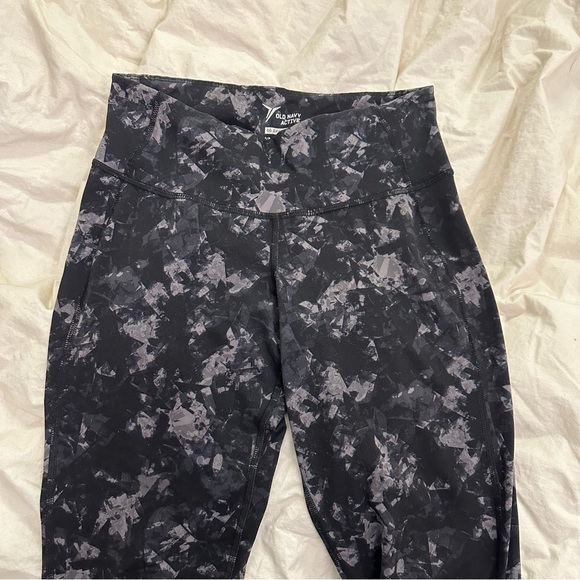 Old navy black geometric patterned leggings size small - Picture 2 of 5